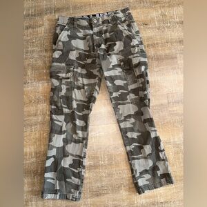 Iron (32/30) Green Camo Pattern Caro Pants